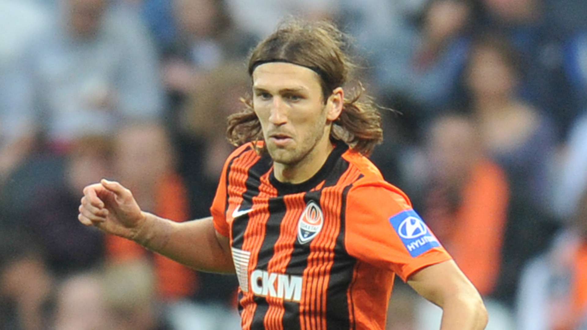 他更多地负 他更多地负